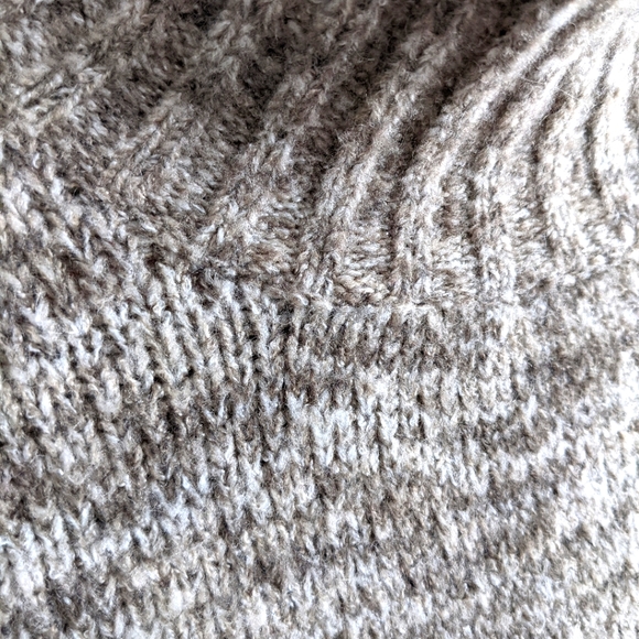 Zara Knit - long sleeve sweater, Size M - Picture 3 of 4